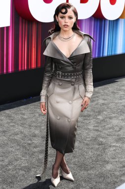 Markgong SS25 RTW ve Sheryl Lowe mücevherlerini giyen Amerikalı aktris Jenna Ortega Netflix Tudum 2025 'e ulaştı: 31 Mayıs 2025' te Inglewood, Los Angeles, Kaliforniya, ABD 'de düzenlenen canlı etkinlik.