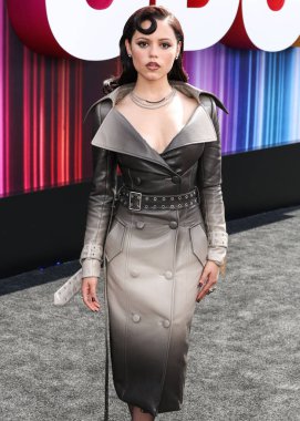Markgong SS25 RTW ve Sheryl Lowe mücevherlerini giyen Amerikalı aktris Jenna Ortega Netflix Tudum 2025 'e ulaştı: 31 Mayıs 2025' te Inglewood, Los Angeles, Kaliforniya, ABD 'de düzenlenen canlı etkinlik.