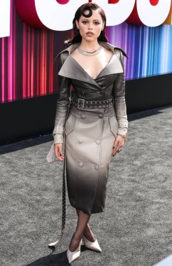 Markgong SS25 RTW ve Sheryl Lowe mücevherlerini giyen Amerikalı aktris Jenna Ortega Netflix Tudum 2025 'e ulaştı: 31 Mayıs 2025' te Inglewood, Los Angeles, Kaliforniya, ABD 'de düzenlenen canlı etkinlik.