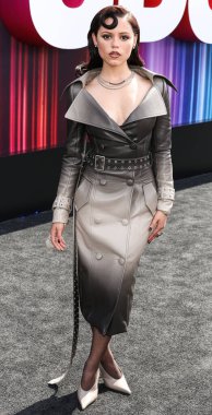 Markgong SS25 RTW ve Sheryl Lowe mücevherlerini giyen Amerikalı aktris Jenna Ortega Netflix Tudum 2025 'e ulaştı: 31 Mayıs 2025' te Inglewood, Los Angeles, Kaliforniya, ABD 'de düzenlenen canlı etkinlik.