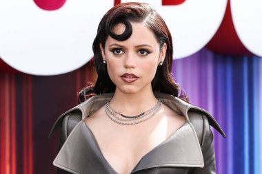 Markgong SS25 RTW ve Sheryl Lowe mücevherlerini giyen Amerikalı aktris Jenna Ortega Netflix Tudum 2025 'e ulaştı: 31 Mayıs 2025' te Inglewood, Los Angeles, Kaliforniya, ABD 'de düzenlenen canlı etkinlik.