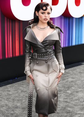 Markgong SS25 RTW ve Sheryl Lowe mücevherlerini giyen Amerikalı aktris Jenna Ortega Netflix Tudum 2025 'e ulaştı: 31 Mayıs 2025' te Inglewood, Los Angeles, Kaliforniya, ABD 'de düzenlenen canlı etkinlik.