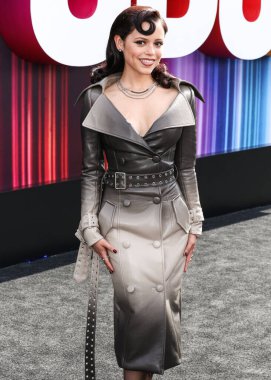 Markgong SS25 RTW ve Sheryl Lowe mücevherlerini giyen Amerikalı aktris Jenna Ortega Netflix Tudum 2025 'e ulaştı: 31 Mayıs 2025' te Inglewood, Los Angeles, Kaliforniya, ABD 'de düzenlenen canlı etkinlik.