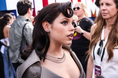 Markgong SS25 RTW ve Sheryl Lowe mücevherlerini giyen Amerikalı aktris Jenna Ortega Netflix Tudum 2025 'e ulaştı: 31 Mayıs 2025' te Inglewood, Los Angeles, Kaliforniya, ABD 'de düzenlenen canlı etkinlik.