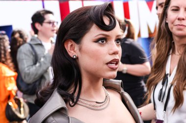 Markgong SS25 RTW ve Sheryl Lowe mücevherlerini giyen Amerikalı aktris Jenna Ortega Netflix Tudum 2025 'e ulaştı: 31 Mayıs 2025' te Inglewood, Los Angeles, Kaliforniya, ABD 'de düzenlenen canlı etkinlik.