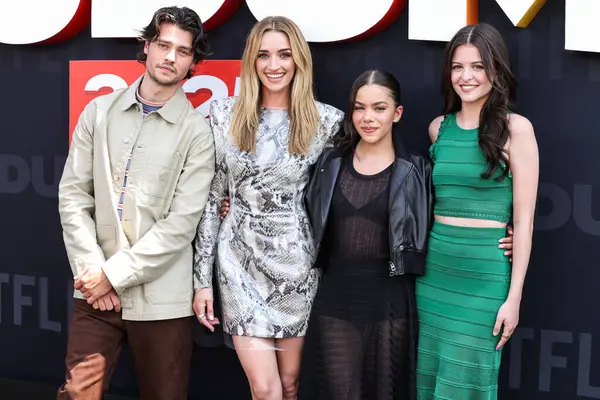 Felix Mallard, Brianne Howey, Antonia Gentry ve Sara Waisglass Netflix Tudum 2025 'e geldiler: 31 Mayıs 2025' te Inglewood, Los Angeles, Kaliforniya, ABD 'de düzenlenen canlı etkinlik.     
