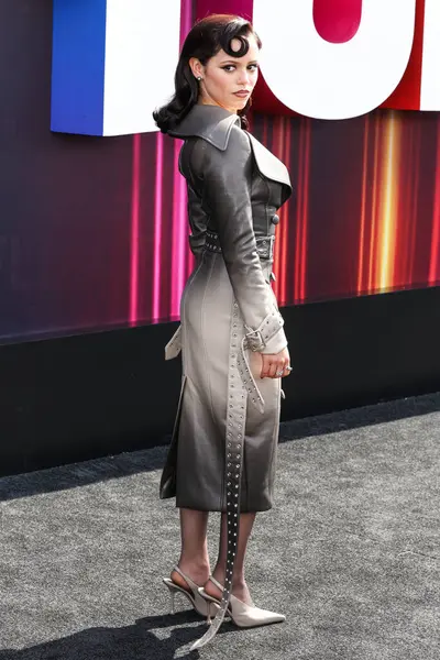 Markgong SS25 RTW ve Sheryl Lowe mücevherlerini giyen Amerikalı aktris Jenna Ortega Netflix Tudum 2025 'e ulaştı: 31 Mayıs 2025' te Inglewood, Los Angeles, Kaliforniya, ABD 'de düzenlenen canlı etkinlik.