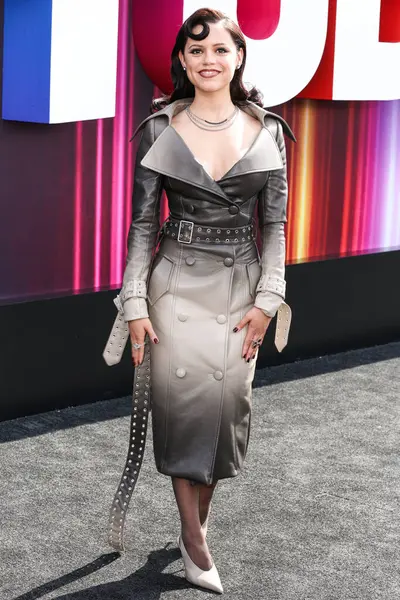 Markgong SS25 RTW ve Sheryl Lowe mücevherlerini giyen Amerikalı aktris Jenna Ortega Netflix Tudum 2025 'e ulaştı: 31 Mayıs 2025' te Inglewood, Los Angeles, Kaliforniya, ABD 'de düzenlenen canlı etkinlik.