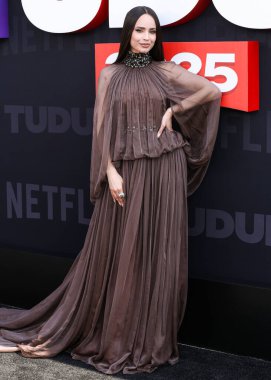 Stéphane Rolland SS25 Couture giyen Sofya Carson Netflix Tudum 2025 'e ulaştı: 31 Mayıs 2025' te Inglewood, Los Angeles, Kaliforniya, ABD 'de düzenlenen Kia Forum' da düzenlenen Canlı Olay.