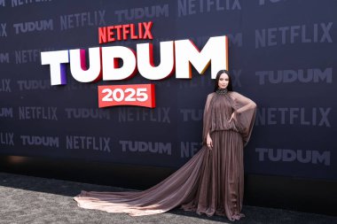 Stéphane Rolland SS25 Couture giyen Sofya Carson Netflix Tudum 2025 'e ulaştı: 31 Mayıs 2025' te Inglewood, Los Angeles, Kaliforniya, ABD 'de düzenlenen Kia Forum' da düzenlenen Canlı Olay.