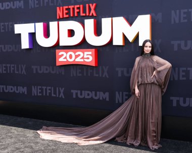 Stéphane Rolland SS25 Couture giyen Sofya Carson Netflix Tudum 2025 'e ulaştı: 31 Mayıs 2025' te Inglewood, Los Angeles, Kaliforniya, ABD 'de düzenlenen Kia Forum' da düzenlenen Canlı Olay.