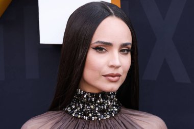 Stéphane Rolland SS25 Couture giyen Sofya Carson Netflix Tudum 2025 'e ulaştı: 31 Mayıs 2025' te Inglewood, Los Angeles, Kaliforniya, ABD 'de düzenlenen Kia Forum' da düzenlenen Canlı Olay.