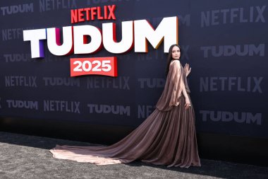 Stéphane Rolland SS25 Couture giyen Sofya Carson Netflix Tudum 2025 'e ulaştı: 31 Mayıs 2025' te Inglewood, Los Angeles, Kaliforniya, ABD 'de düzenlenen Kia Forum' da düzenlenen Canlı Olay.