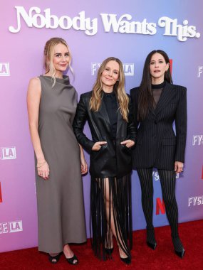 Amerikalı aktris, yönetmen, yazar ve yapımcı Justine Lupe, Amerikalı aktris, yapımcı, senarist ve komedyen Kristen Bell ve yazar, yazar ve müzisyen Jackie Tohn Netflix FYSEE LA 'ya geldiler. 