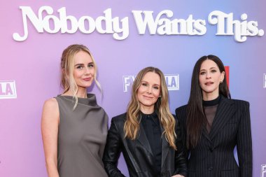 Amerikalı aktris, yönetmen, yazar ve yapımcı Justine Lupe, Amerikalı aktris, yapımcı, senarist ve komedyen Kristen Bell ve yazar, yazar ve müzisyen Jackie Tohn Netflix FYSEE LA 'ya geldiler. 