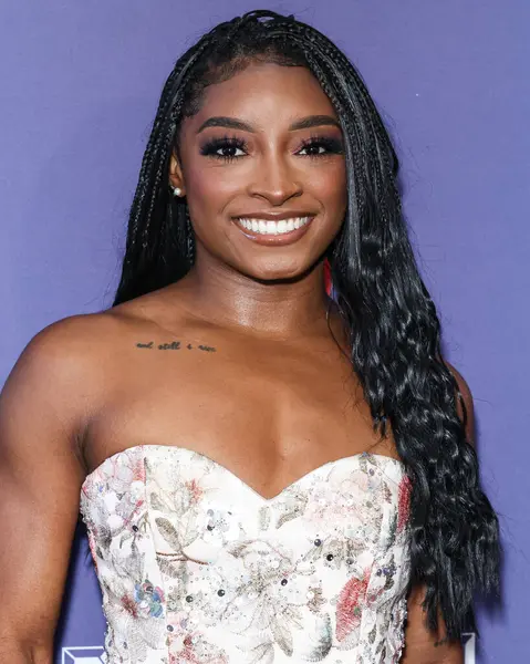 Amerikalı jimnastikçi Simone Biles, Netflix FYSEE LA - Simone Biles Rising 'Sezon 1 ATAS (Televizyon Sanatları ve Bilimleri Akademisi) Emmy FYC' ye (Düşünceleriniz İçin) 2 Haziran 2025 'te Hollywood Atletizm Kulübü' nde düzenlenen etkinliğe katıldı.                