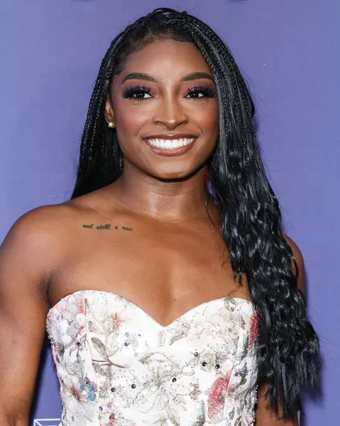 Amerikalı jimnastikçi Simone Biles, Netflix FYSEE LA - Simone Biles Rising 'Sezon 1 ATAS (Televizyon Sanatları ve Bilimleri Akademisi) Emmy FYC' ye (Düşünceleriniz İçin) 2 Haziran 2025 'te Hollywood Atletizm Kulübü' nde düzenlenen etkinliğe katıldı.                