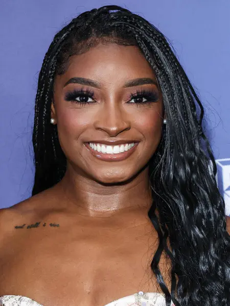 Amerikalı jimnastikçi Simone Biles, Netflix FYSEE LA - Simone Biles Rising 'Sezon 1 ATAS (Televizyon Sanatları ve Bilimleri Akademisi) Emmy FYC' ye (Düşünceleriniz İçin) 2 Haziran 2025 'te Hollywood Atletizm Kulübü' nde düzenlenen etkinliğe katıldı.                