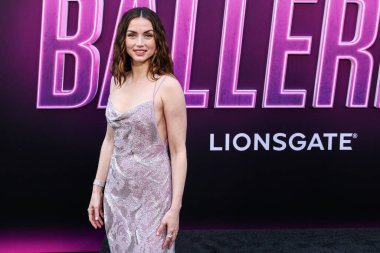 Özel yapım Louis Vuitton elbisesi giyen Kübalı aktris Ana de Armas, 3 Haziran 2025 'te Hollywood' daki TCL Çin Tiyatrosu IMAX 'te düzenlenen Lionsgate' in 