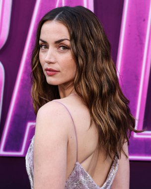 Özel yapım Louis Vuitton elbisesi giyen Kübalı aktris Ana de Armas, 3 Haziran 2025 'te Hollywood' daki TCL Çin Tiyatrosu IMAX 'te düzenlenen Lionsgate' in 