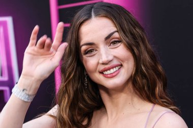 Özel yapım Louis Vuitton elbisesi giyen Kübalı aktris Ana de Armas, 3 Haziran 2025 'te Hollywood' daki TCL Çin Tiyatrosu IMAX 'te düzenlenen Lionsgate' in 
