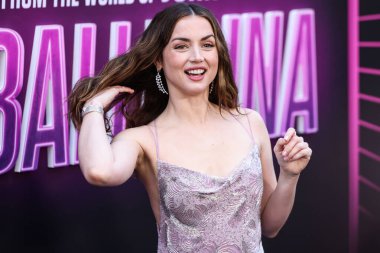 Özel yapım Louis Vuitton elbisesi giyen Kübalı aktris Ana de Armas, 3 Haziran 2025 'te Hollywood' daki TCL Çin Tiyatrosu IMAX 'te düzenlenen Lionsgate' in 