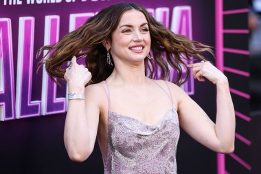 Özel yapım Louis Vuitton elbisesi giyen Kübalı aktris Ana de Armas, 3 Haziran 2025 'te Hollywood' daki TCL Çin Tiyatrosu IMAX 'te düzenlenen Lionsgate' in 