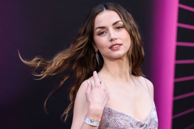 Özel yapım Louis Vuitton elbisesi giyen Kübalı aktris Ana de Armas, 3 Haziran 2025 'te Hollywood' daki TCL Çin Tiyatrosu IMAX 'te düzenlenen Lionsgate' in 