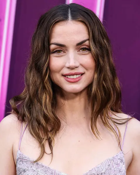 Özel yapım Louis Vuitton elbisesi giyen Kübalı aktris Ana de Armas, 3 Haziran 2025 'te Hollywood' daki TCL Çin Tiyatrosu IMAX 'te düzenlenen Lionsgate' in 