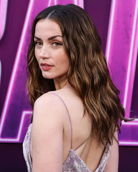 Özel yapım Louis Vuitton elbisesi giyen Kübalı aktris Ana de Armas, 3 Haziran 2025 'te Hollywood' daki TCL Çin Tiyatrosu IMAX 'te düzenlenen Lionsgate' in 