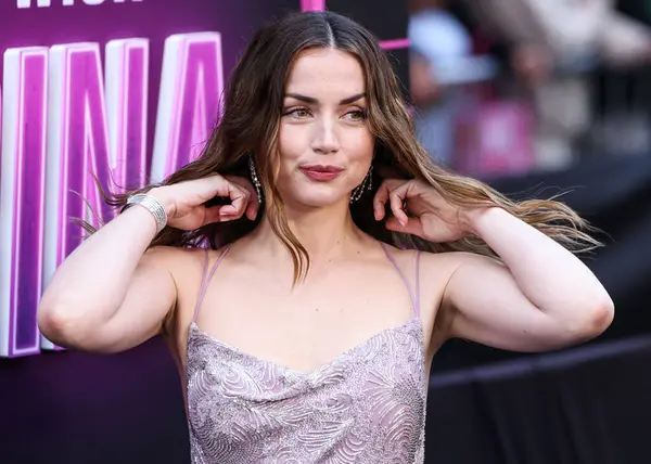 Özel yapım Louis Vuitton elbisesi giyen Kübalı aktris Ana de Armas, 3 Haziran 2025 'te Hollywood' daki TCL Çin Tiyatrosu IMAX 'te düzenlenen Lionsgate' in 