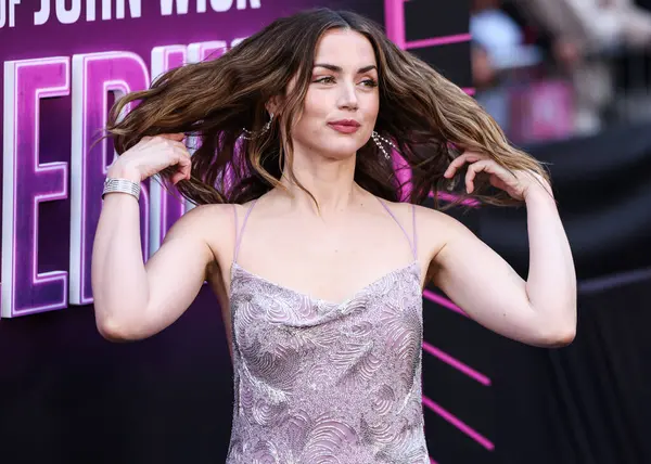 Özel yapım Louis Vuitton elbisesi giyen Kübalı aktris Ana de Armas, 3 Haziran 2025 'te Hollywood' daki TCL Çin Tiyatrosu IMAX 'te düzenlenen Lionsgate' in 