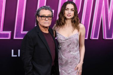 İngiliz aktör Ian McShane ve Kübalı-İspanyol aktris Ana de Armas, 3 Haziran 2025 'te Hollywood, Los Angeles' taki TCL Çin Tiyatrosu IMAX 'te düzenlenen Lionsgate' in 
