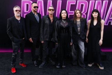 Amerikalı rock grubu Evanescence 'dan Troy McLawhorn, Tim McCord, Will Hunt, Amy Lee ve Emma Anzai, 3 Haziran 2025' te TCL Çin Tiyatrosu IMAX 'te düzenlenen 