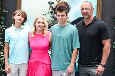 Tucker Wilkerson, Melissa Joan Hart, Braydon Wilkerson ve Mark Wilkerson, 7 Haziran 2025 tarihinde AMMP 'deki David Geffen Tiyatrosu' nda gerçekleştirilen Evrensel Resimler ve DreamWorks Animasyonunun Los Angeles galasına geldiler.