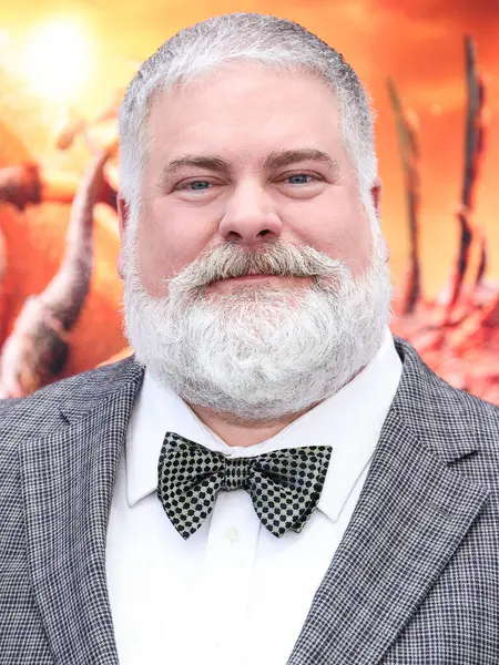 Kanadalı film yapımcısı ve yazar Dean DeBlois, 7 Haziran 2025 tarihinde Akademi Film Müzesi 'ndeki David Geffen Tiyatrosu' nda gerçekleştirilen Evrensel Resimler ve Rüya Çalışmaları Animasyonu 'nun Los Angeles galasına geldi.  