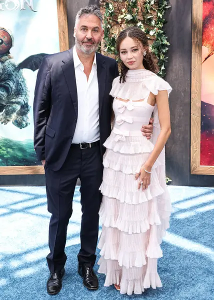 İngiliz yönetmen ve senarist Ol Parker ve İngiliz aktris Nico Parker, 7 Haziran 2025 'te AMMP' deki David Geffen Tiyatrosu 'nda düzenlenen Universal Pictures and DreamWorks Animasyon' un Los Angeles galasına geldiler. 