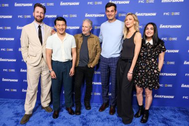 Jordan Klepper, Ronny Chieng, Jon Stewart, Michael Kosta, Desi Lydiç ve Jen Flanz, Hollywood, LA, CA, ABD 'de Linwood Dunn Tiyatrosu' nda düzenlenen Comedy Central 'ın' The Daily Show 'ATAS Resmi FYC Gösteri etkinliğine geldiler.. 