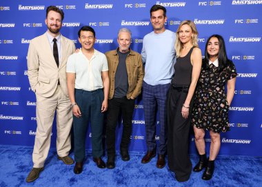 Jordan Klepper, Ronny Chieng, Jon Stewart, Michael Kosta, Desi Lydiç ve Jen Flanz, Hollywood, LA, CA, ABD 'de Linwood Dunn Tiyatrosu' nda düzenlenen Comedy Central 'ın' The Daily Show 'ATAS Resmi FYC Gösteri etkinliğine geldiler.. 
