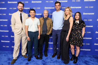 Jordan Klepper, Ronny Chieng, Jon Stewart, Michael Kosta, Desi Lydiç ve Jen Flanz, Hollywood, LA, CA, ABD 'de Linwood Dunn Tiyatrosu' nda düzenlenen Comedy Central 'ın' The Daily Show 'ATAS Resmi FYC Gösteri etkinliğine geldiler.. 