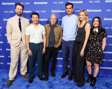 Jordan Klepper, Ronny Chieng, Jon Stewart, Michael Kosta, Desi Lydiç ve Jen Flanz, Hollywood, LA, CA, ABD 'de Linwood Dunn Tiyatrosu' nda düzenlenen Comedy Central 'ın' The Daily Show 'ATAS Resmi FYC Gösteri etkinliğine geldiler.. 