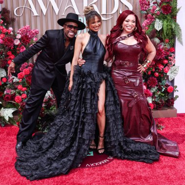D-Nice, Jennifer Freeman ve Tisha Campbell, 9 Haziran 2025 tarihinde Los Angeles, Kaliforniya, ABD 'de Peacock Tiyatrosu' nda düzenlenen BET Ödülleri 'ne (25..