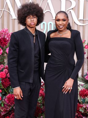 David Daniel Otunga Jr. ve annesi Jennifer Hudson, 9 Haziran 2025 tarihinde Los Angeles, Kaliforniya 'da Peacock Tiyatrosu' nda düzenlenen BET Ödülleri 'ne (25.. 