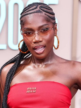 Miu Miu 'yu giyen Doechii, 9 Haziran 2025 tarihinde Los Angeles, Kaliforniya' da Peacock Tiyatrosu 'nda düzenlenen BET Ödülleri' ne (25.. 