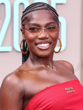 Miu Miu 'yu giyen Doechii, 9 Haziran 2025 tarihinde Los Angeles, Kaliforniya' da Peacock Tiyatrosu 'nda düzenlenen BET Ödülleri' ne (25.. 