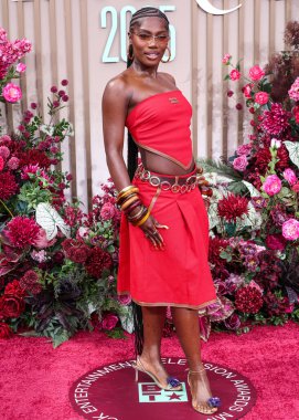 Miu Miu 'yu giyen Doechii, 9 Haziran 2025 tarihinde Los Angeles, Kaliforniya' da Peacock Tiyatrosu 'nda düzenlenen BET Ödülleri' ne (25.. 