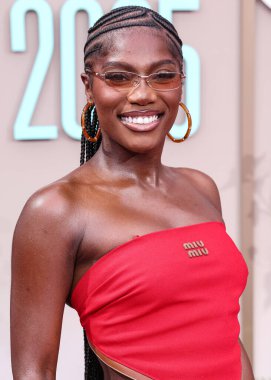 Miu Miu 'yu giyen Doechii, 9 Haziran 2025 tarihinde Los Angeles, Kaliforniya' da Peacock Tiyatrosu 'nda düzenlenen BET Ödülleri' ne (25.. 