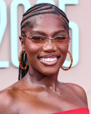 Miu Miu 'yu giyen Doechii, 9 Haziran 2025 tarihinde Los Angeles, Kaliforniya' da Peacock Tiyatrosu 'nda düzenlenen BET Ödülleri' ne (25.. 