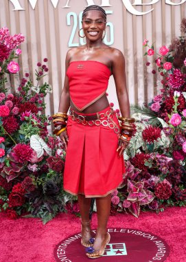 Miu Miu 'yu giyen Doechii, 9 Haziran 2025 tarihinde Los Angeles, Kaliforniya' da Peacock Tiyatrosu 'nda düzenlenen BET Ödülleri' ne (25.. 