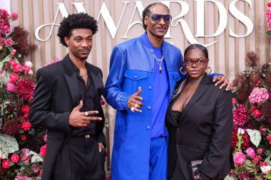 Jonathan Daviss, Snoop Dogg ve Cori Broadus, 9 Haziran 2025 tarihinde Los Angeles, Kaliforniya 'da Peacock Tiyatrosu' nda düzenlenen BET Ödülleri 'ne (25..